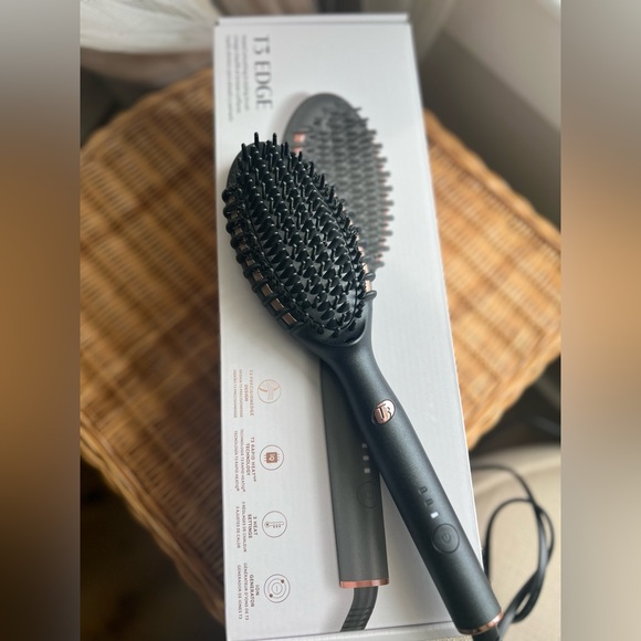 T3 Edge Heated Smoothing & Styling Brush